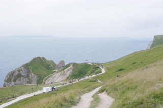 Bajando el sendero hacia Durdle Door