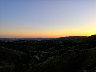 Atardecer sobre las colinas