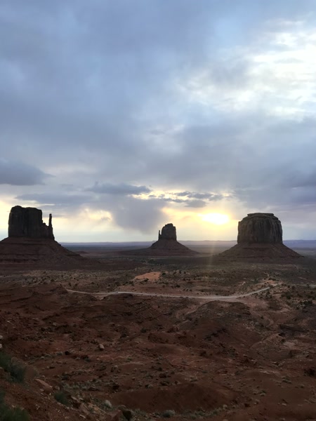 Amanecer sobre el valle