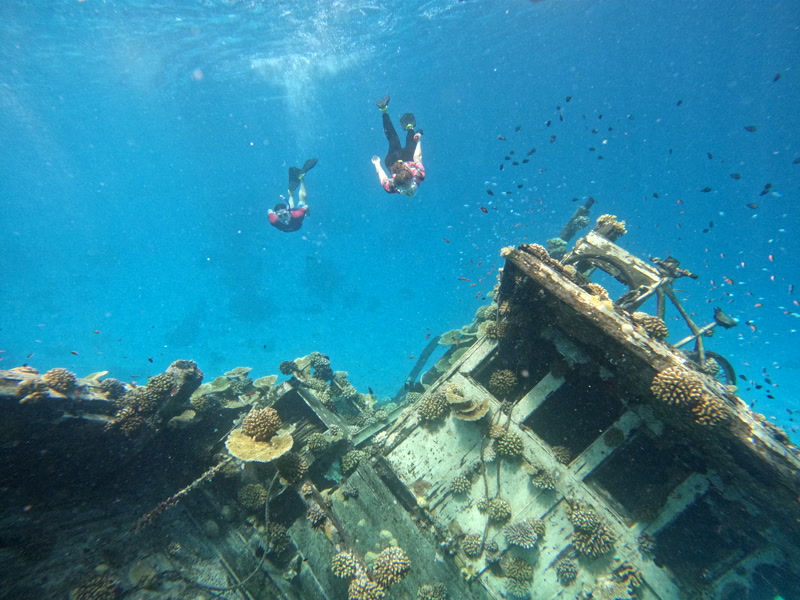 Explorando el barco hundido