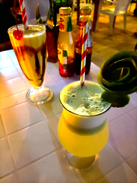 Moctails al atardecer en Maafushi