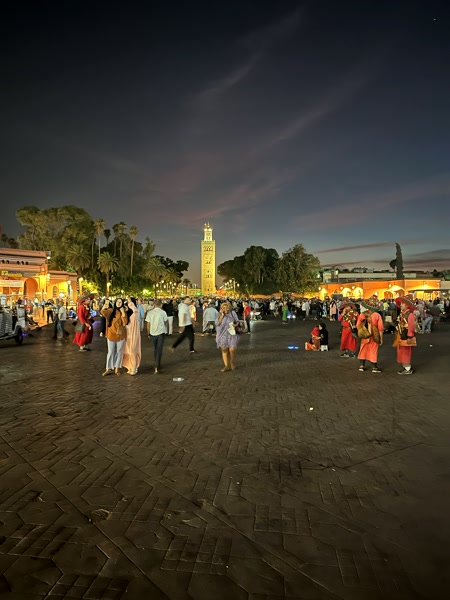 La plaza Jemaa el-Fna al anochecer