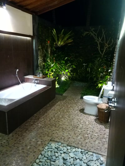 Baño al aire libre de la villa
