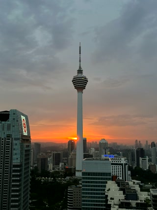Atardecer tras la KL Tower