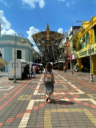 Junto al Central Market