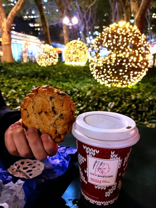 Galleta y chocolate caliente en Bryant Park