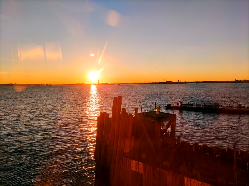 El sol cayendo desde el ferry
