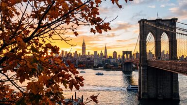 Viaje a Nueva York en otoño: el puente de Brooklyn y el skyline de Manhattan