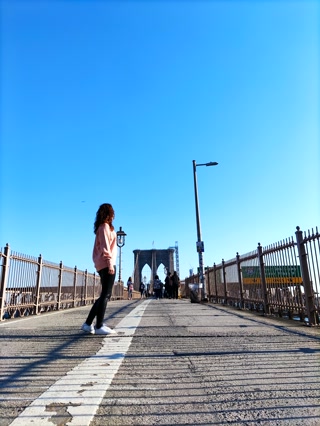 El paseo de madera del Puente de Brooklyn