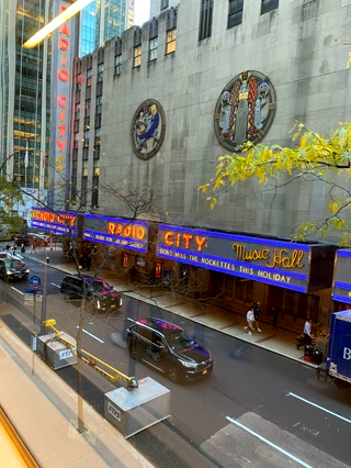 La marquesina del Radio City Music Hall