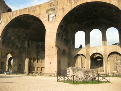 Los arcos de la Basílica de Majencio