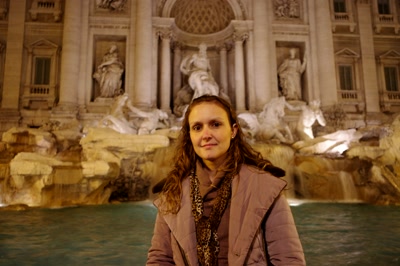 Delante de la Fontana di Trevi