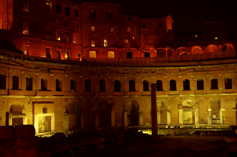 Los Mercados de Trajano de noche, primera parada de Roma en 6 días