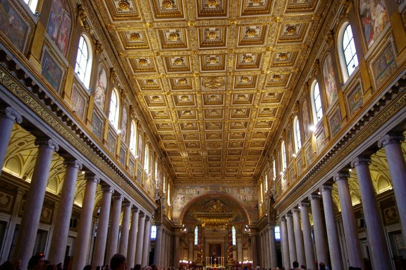El artesonado dorado de Santa Maria Maggiore