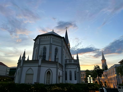 El antiguo convento al atardecer