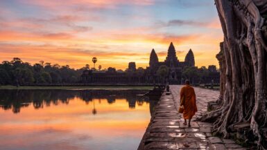 Templos de Angkor en 6 días: Angkor Wat al amanecer reflejado en el foso