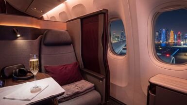 Volar en business con Qatar Airways: la cabina y el skyline de Doha por la ventanilla