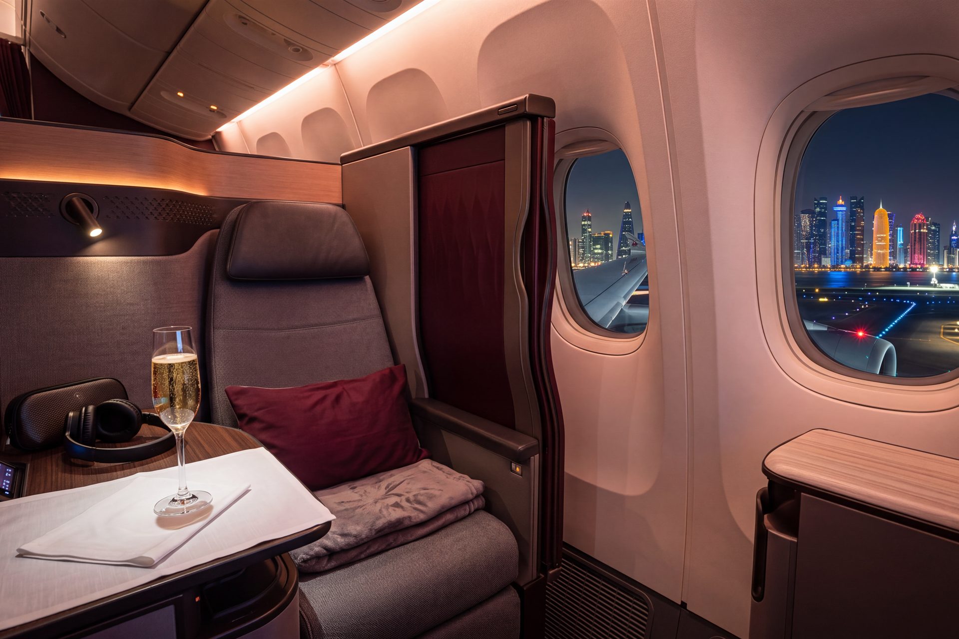 Volar en business con Qatar Airways: la cabina y el skyline de Doha por la ventanilla