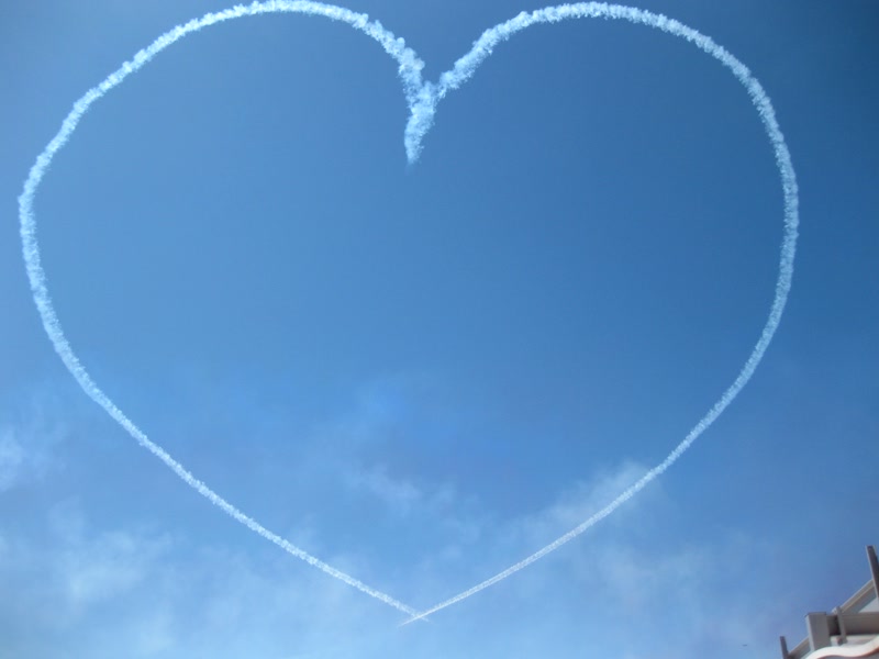 El corazón de humo sobre la bahía