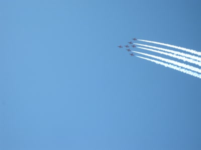 Los Red Arrows en formación cerrada