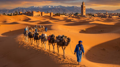 Desierto y Marrakech: caravana de camellos en el Sáhara y la Koutoubia