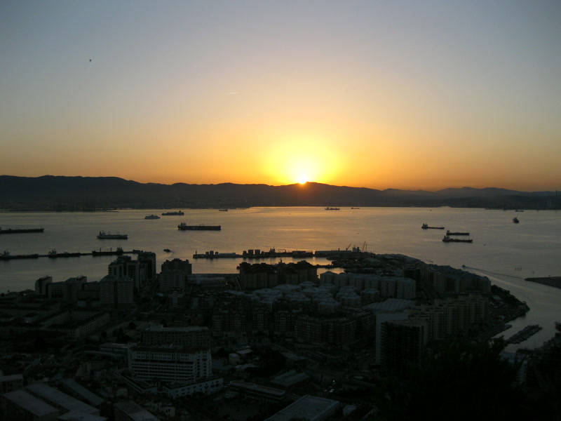 Qué ver en Gibraltar: atardecer sobre la bahía de Algeciras