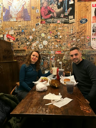 Hamburguesas en bandeja de papel