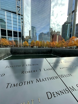 Los nombres grabados en el Memorial