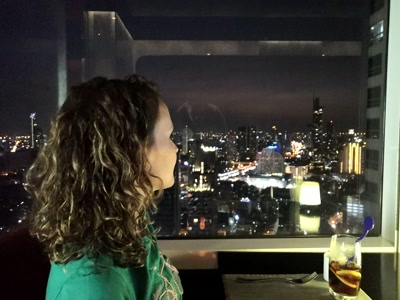 La despedida, con la ciudad encendida