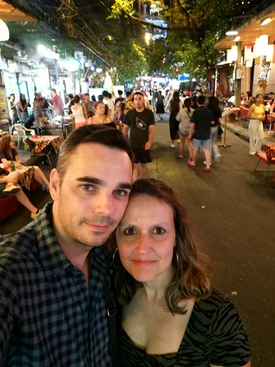 Ambiente nocturno en Khao San