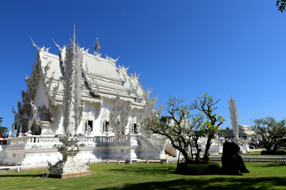 El Wat Rong Khun al completo